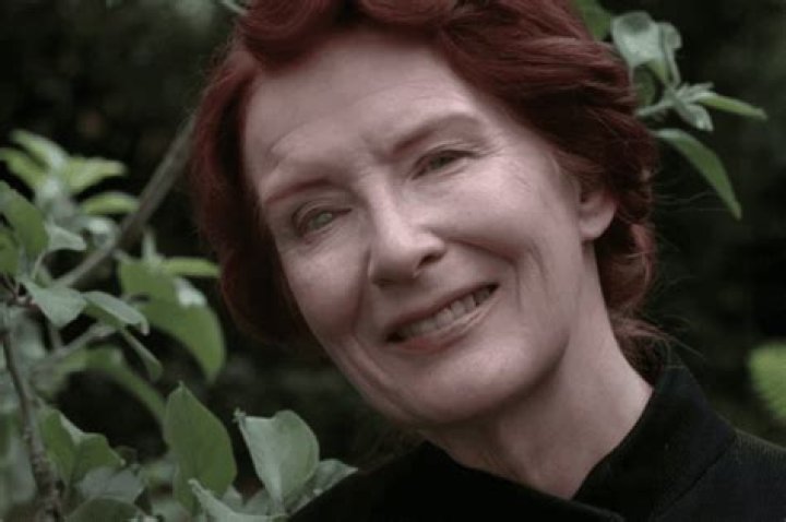 Frances Conroy Eye - How To Discuss
