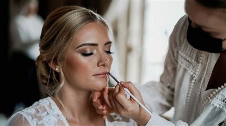 Wedding makeup artist - How To Discuss