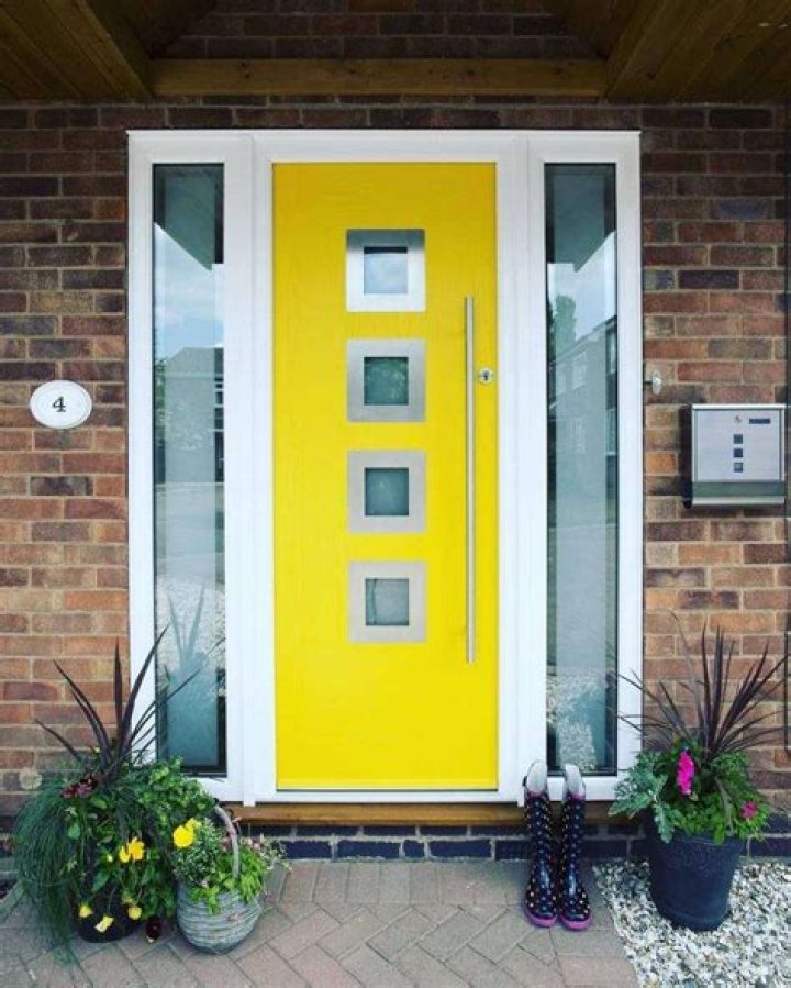 Yellow Door Meaning - How To Discuss